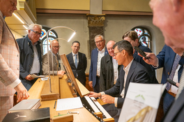 Foto: Johannes Hörnemann Foto von Christian Kienel am Orgelspieltisch