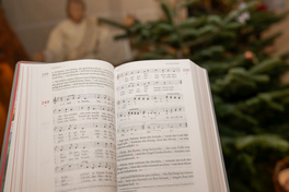 Foto: Offizialat Vechta / Johannes Hörnemann Foto aus dem Gotteslob Lieb 249 "Stille Nacht, heilige Nacht"