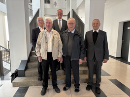 Foto: Bischöfliche Pressestelle | Anke Lucht Foto mit den Jubilaren und Generalvikar Dr. Klaus Winterkamp
